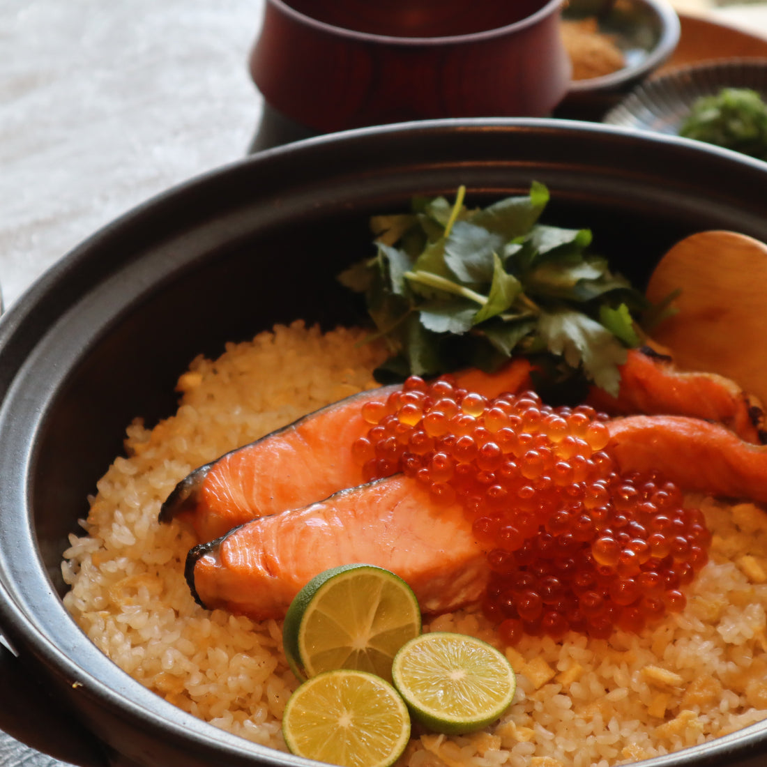 サーモンといくらの土鍋ごはん